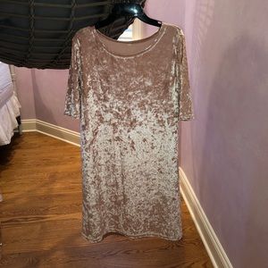 Women’s Small Pink Velvet Short Sleeve Dress